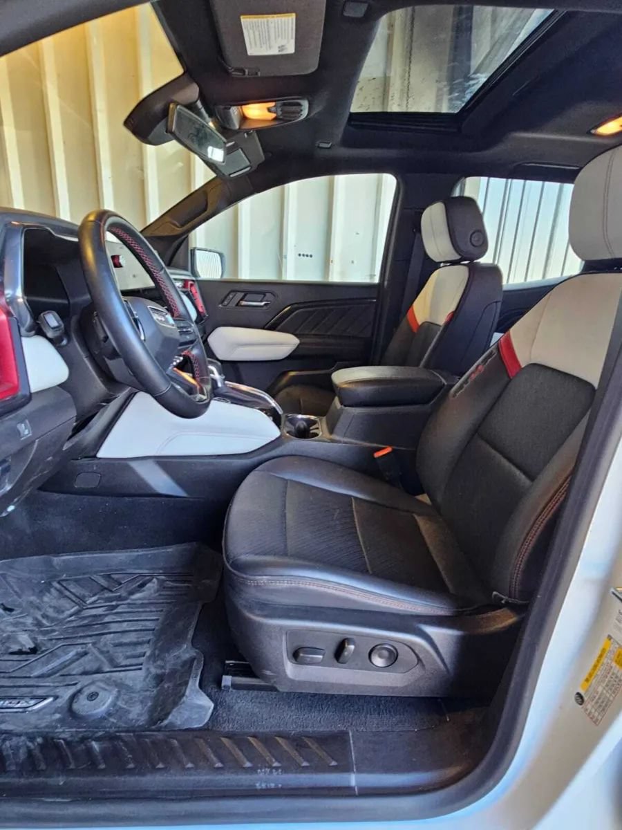 Used 2024 GMC Canyon AT4X AWD/4WD image 15