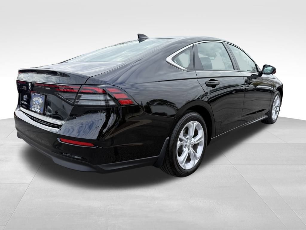 Used 2025 Honda Accord LX image 7