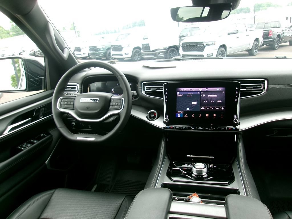 Certified 2024 Jeep Wagoneer L Series II AWD/4WD image 13