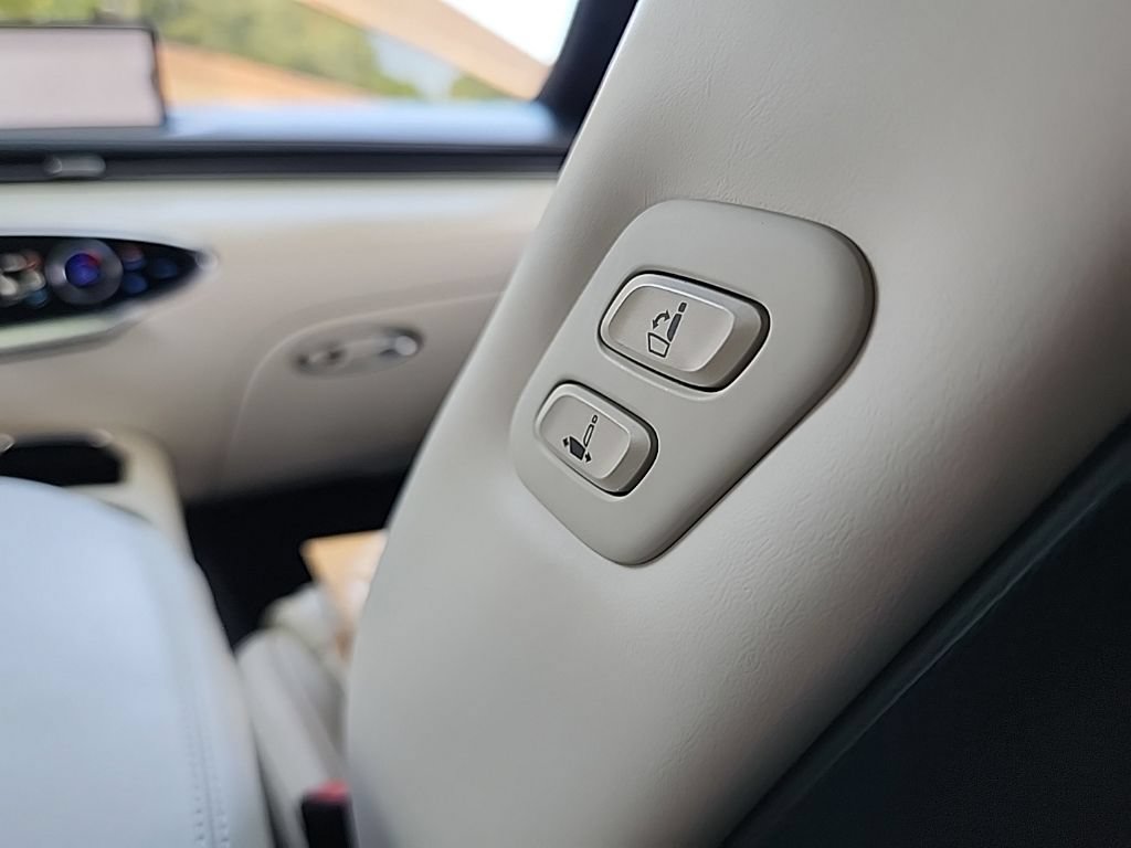 Used 2025 Genesis Electrified GV70 w/ Prestige Package AWD/4WD image 26
