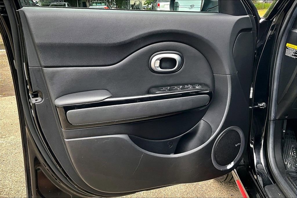 Used 2015 Kia Soul + FWD image 22