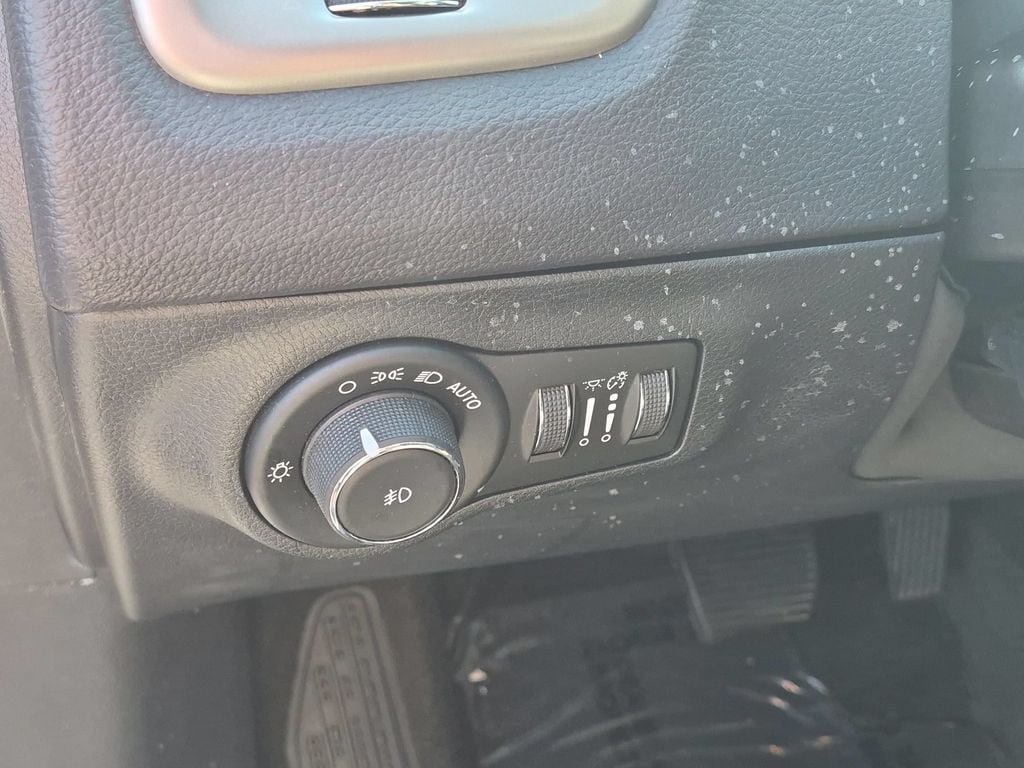 Used 2018 Jeep Compass Latitude w/ Popular Equipment Group FWD image 13