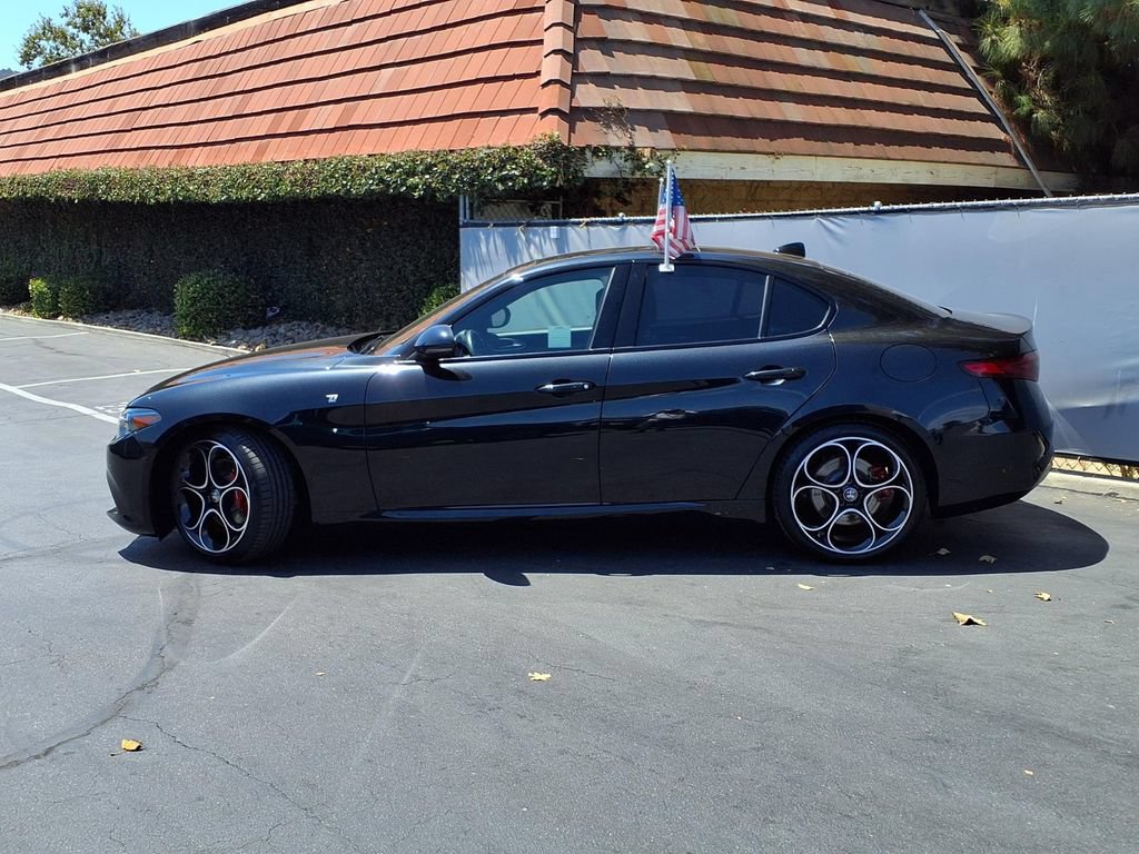 Used 2022 Alfa Romeo Giulia Ti RWD image 4