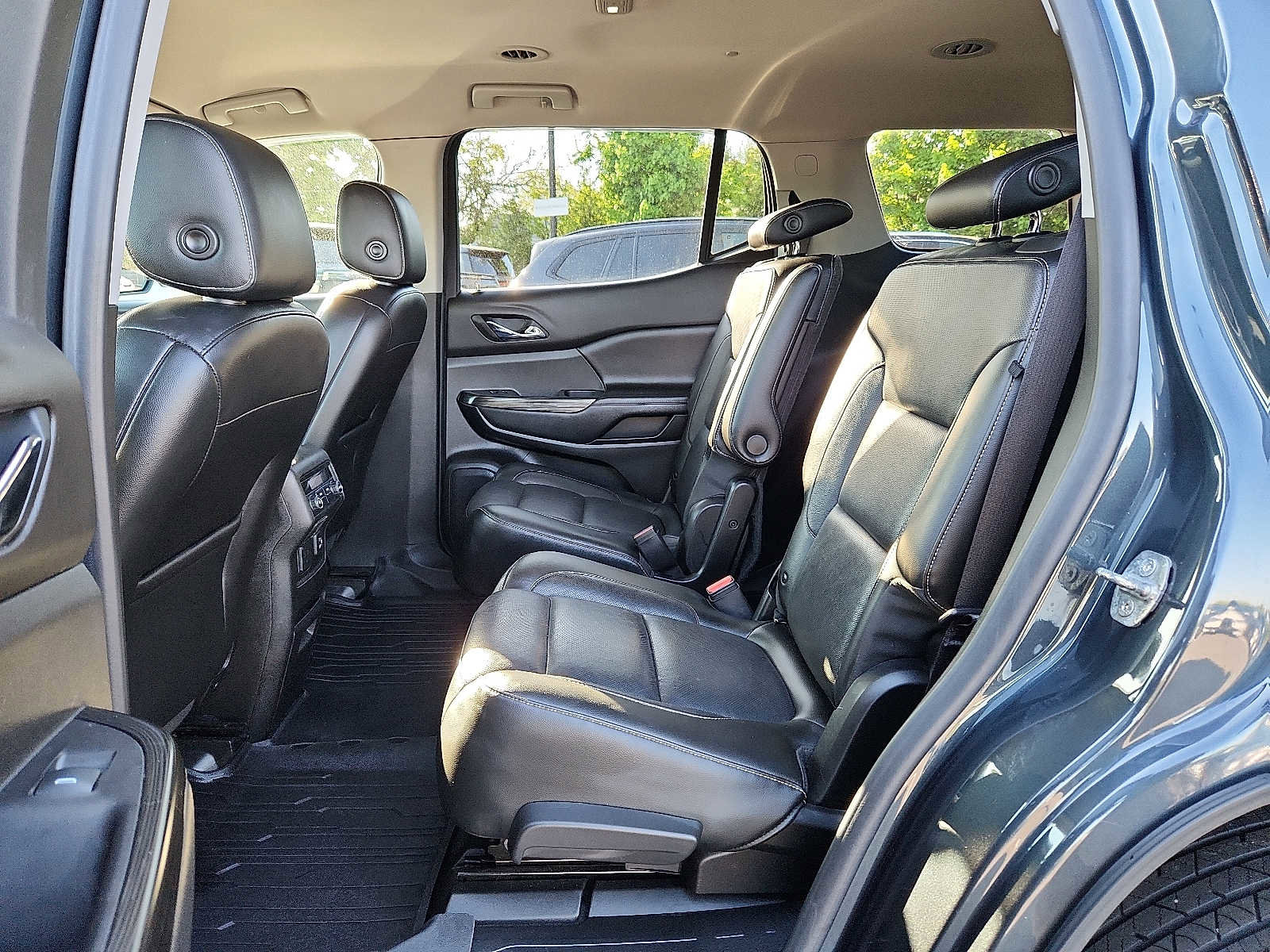Used 2019 GMC Acadia SLT w/ LPO, Floor Liner Package AWD/4WD image 10