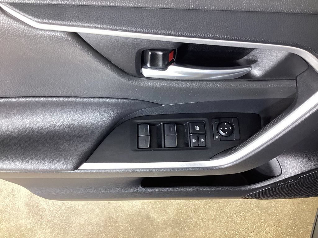 Used 2023 Toyota RAV4 XLE AWD/4WD image 11