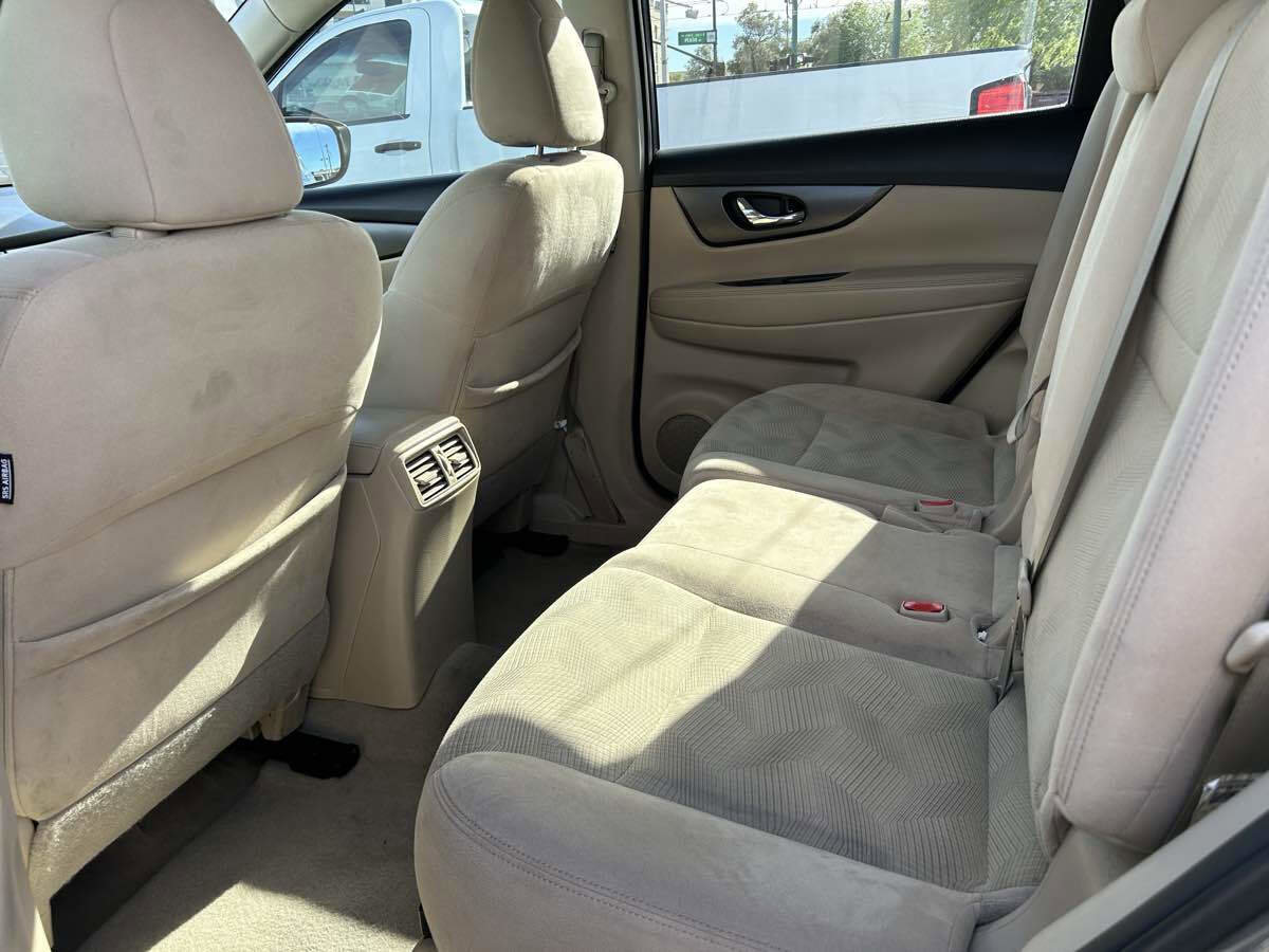 Used 2015 Nissan Rogue SV w/ SV Family Package image 9