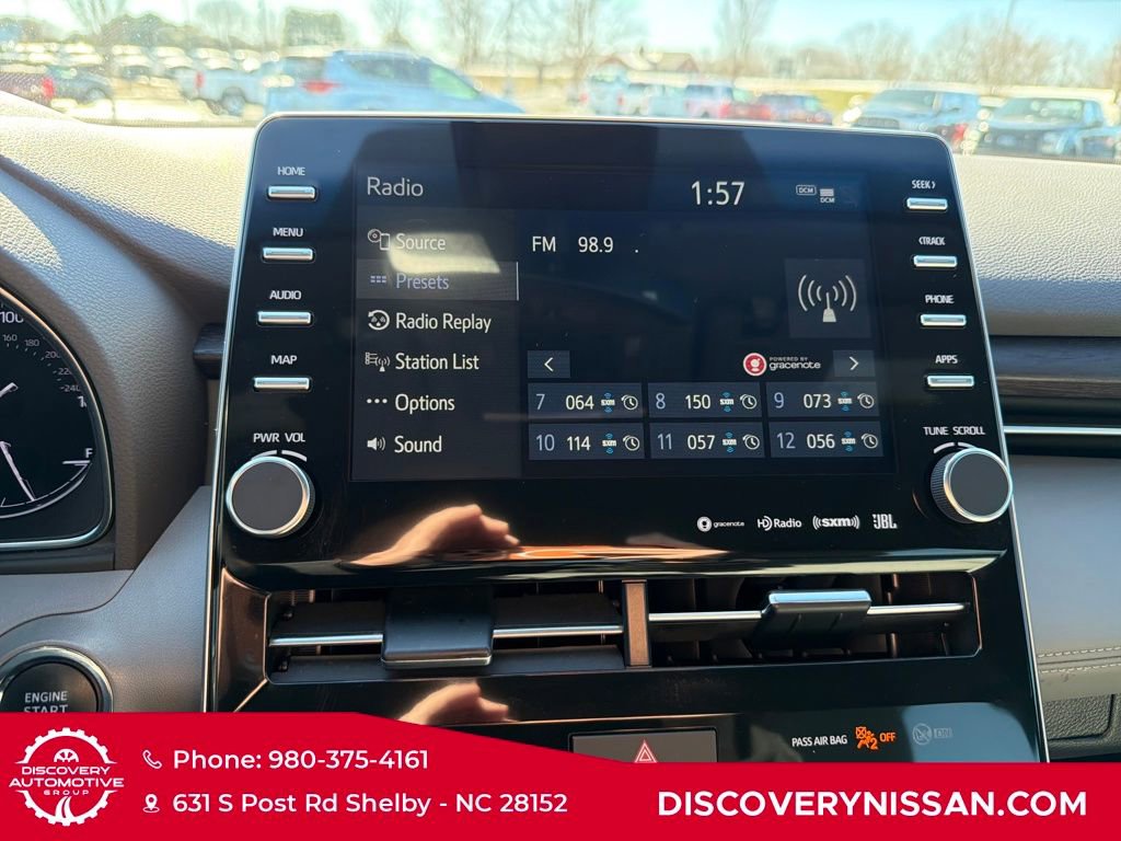 Used 2020 Toyota Avalon Limited image 21