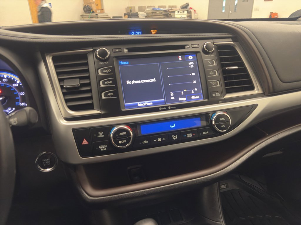 Used 2015 Toyota Highlander XLE image 28