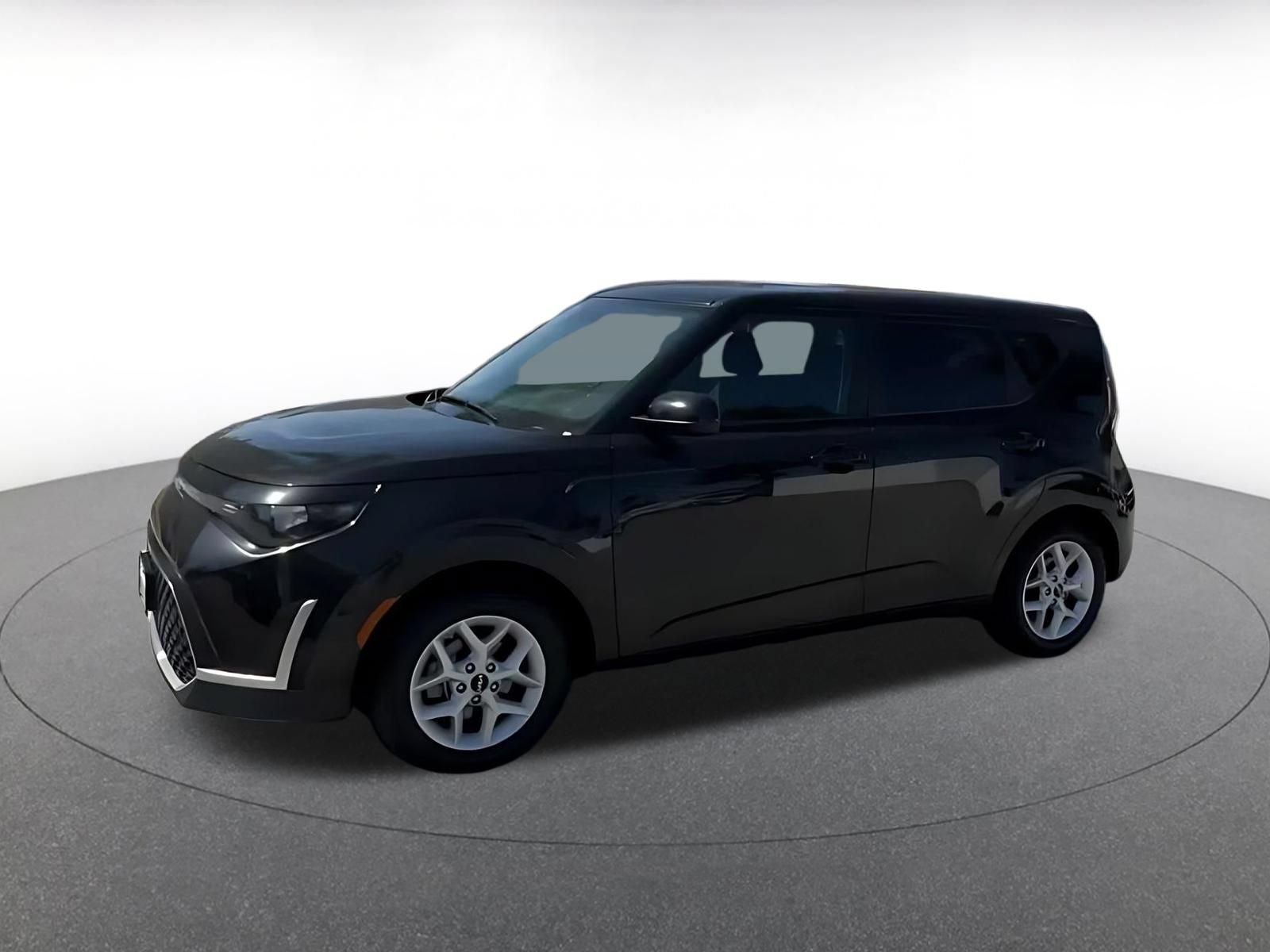 Used 2025 Kia Soul LX w/ LX Technology Package FWD image 7