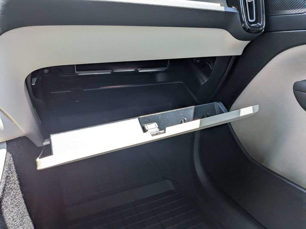 Certified 2023 Volvo XC40 B5 Ultimate w/ Climate Package AWD/4WD image 29