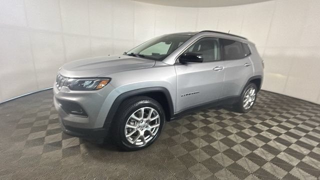 Used 2022 Jeep Compass Latitude AWD/4WD image 6