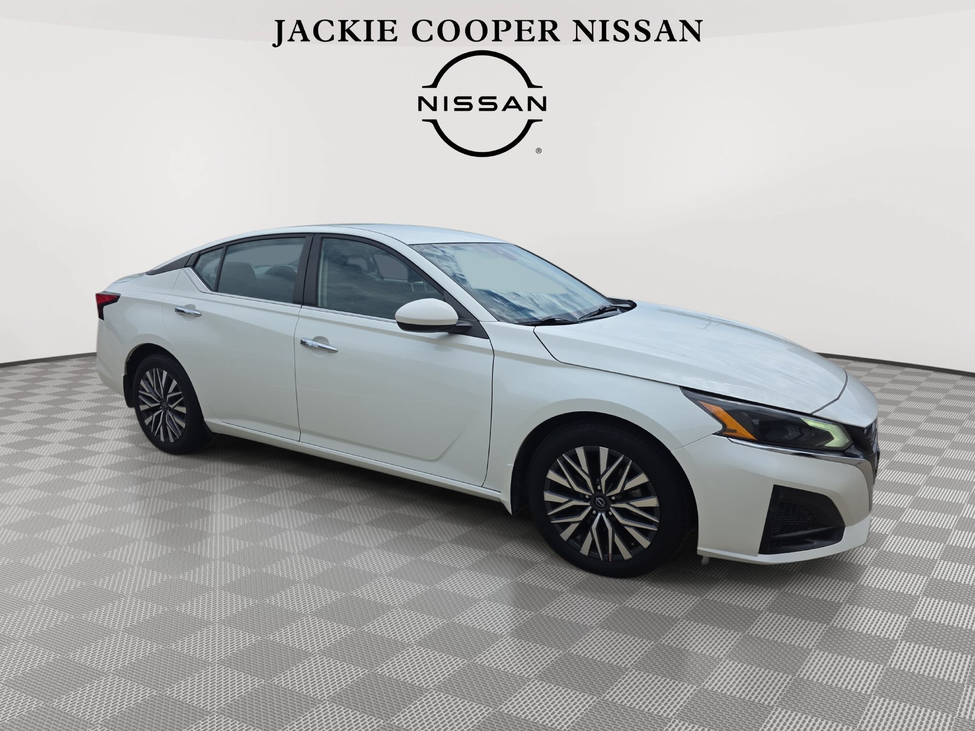 Used 2023 Nissan Altima 2.5 SV FWD image 3