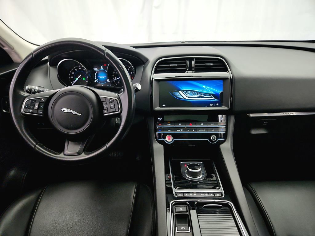 Used 2020 Jaguar F-PACE Premium image 15
