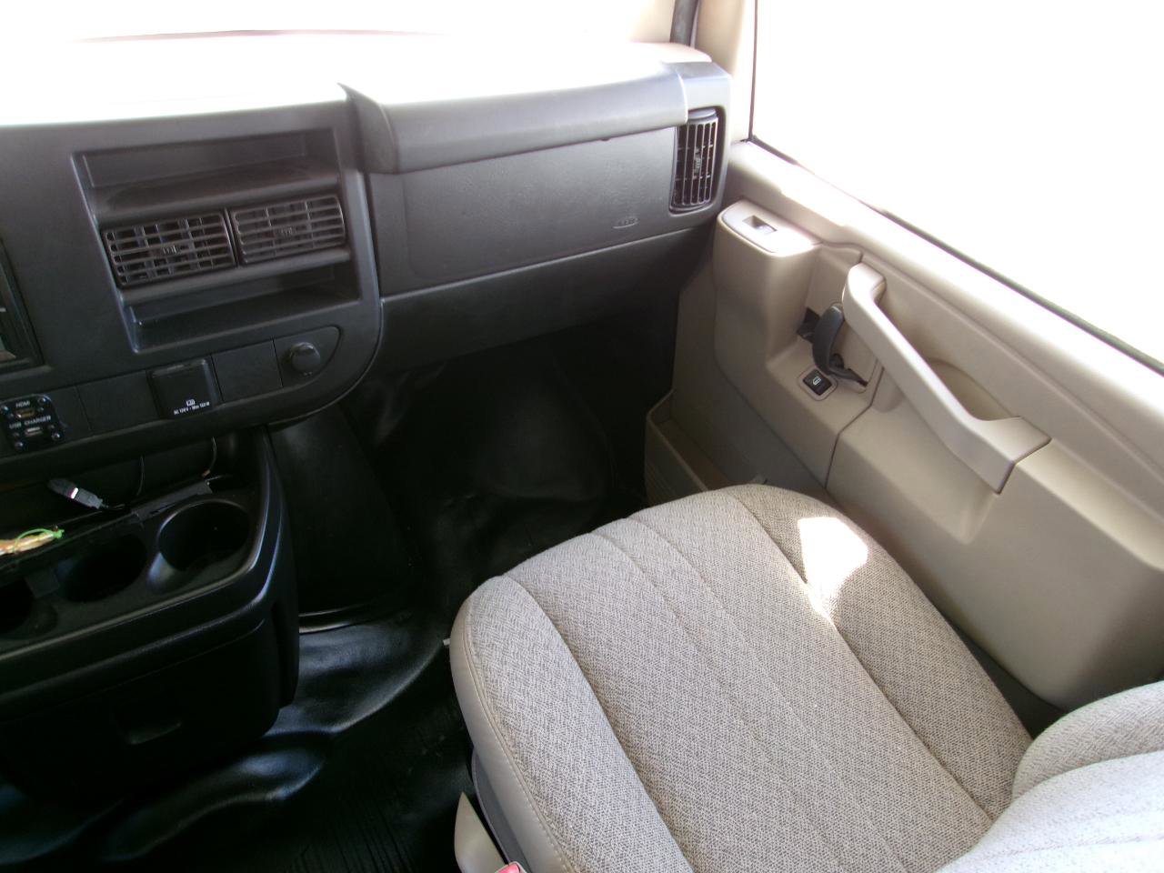 Used 2019 Chevrolet Express 4500 w/ RV Package RWD image 11