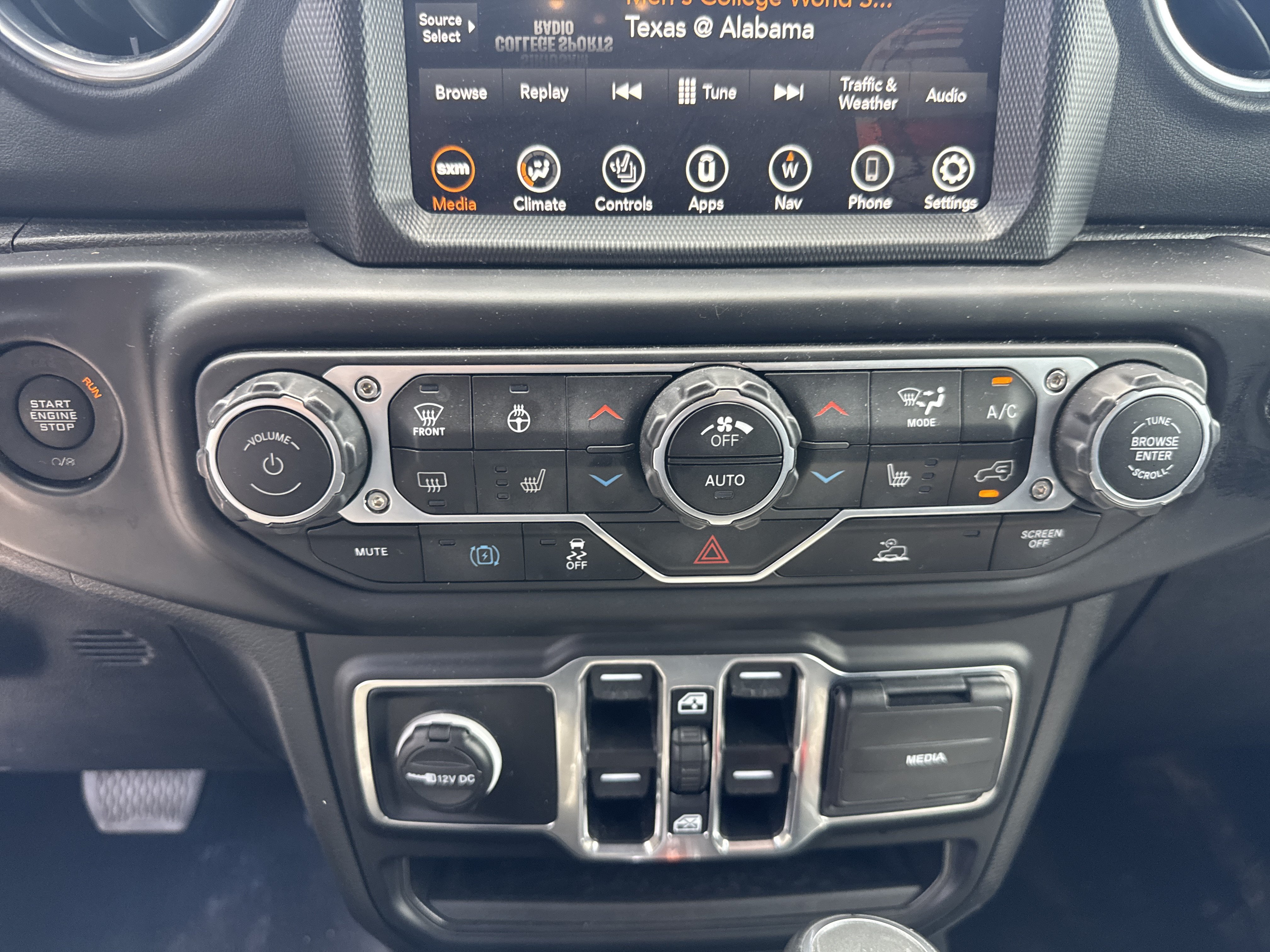 Used 2023 Jeep Wrangler Unlimited Sahara w/ Cold Weather Group AWD/4WD image 25