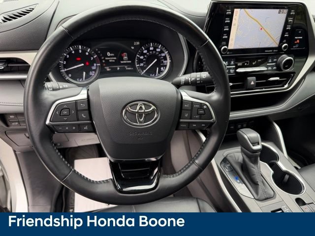 Used 2020 Toyota Highlander XLE AWD/4WD image 21