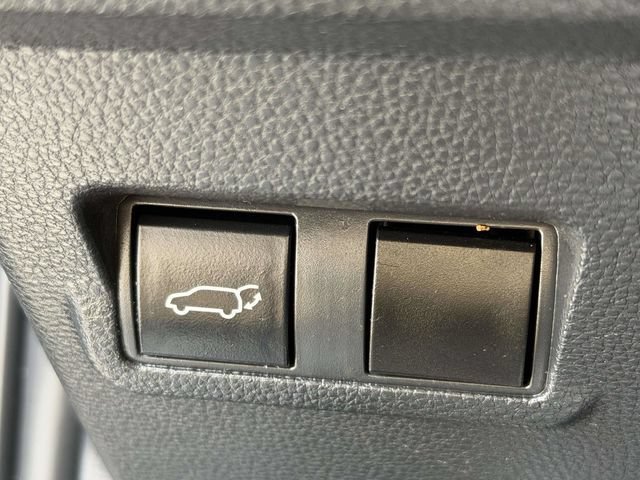 Used 2022 Toyota Corolla Cross XLE w/ Convenience Package AWD/4WD image 21