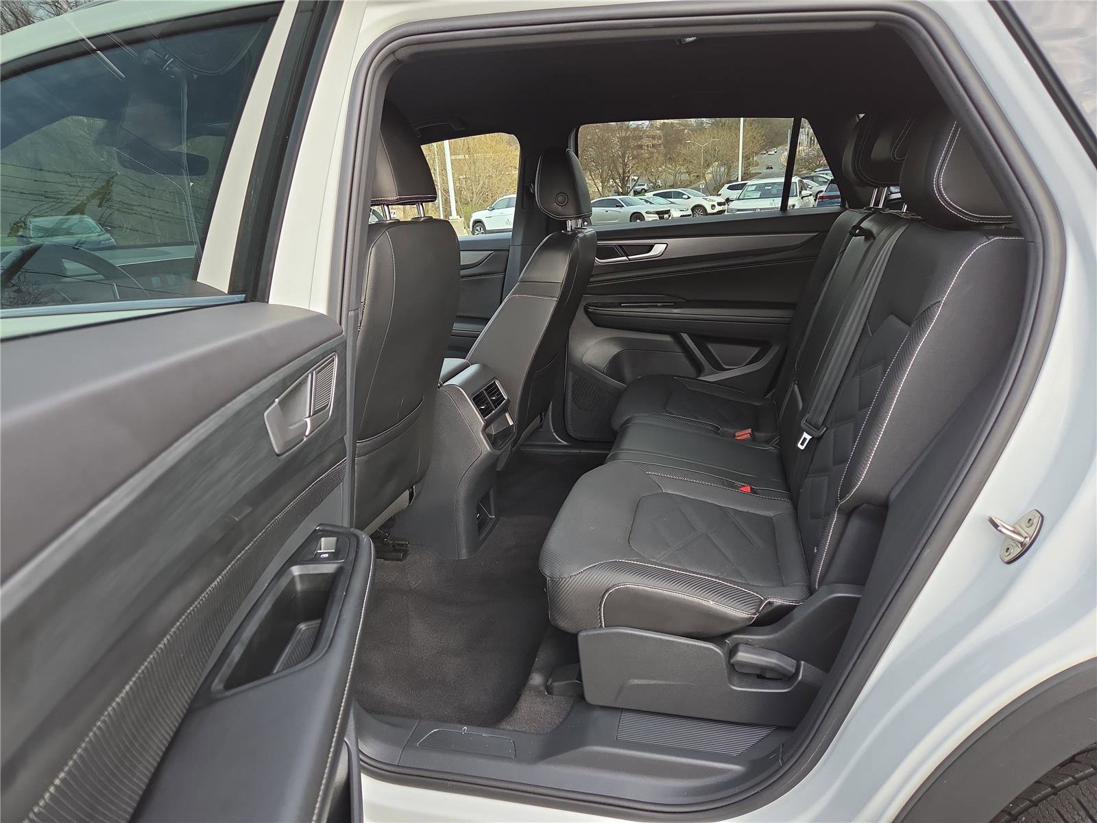 Certified 2024 Volkswagen Atlas Cross Sport SE image 24