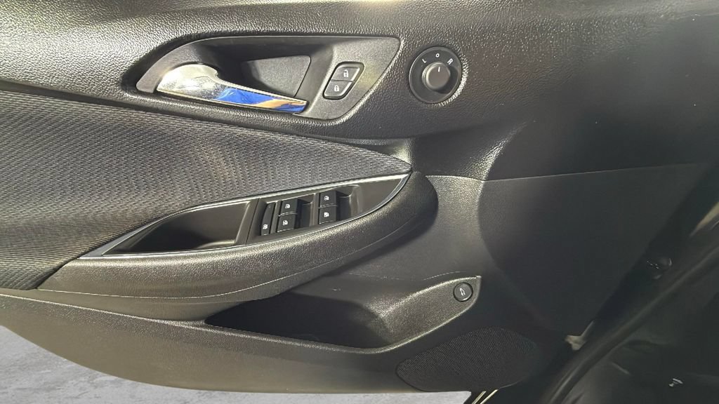 Used 2017 Chevrolet Cruze LT w/ Convenience Package FWD image 22