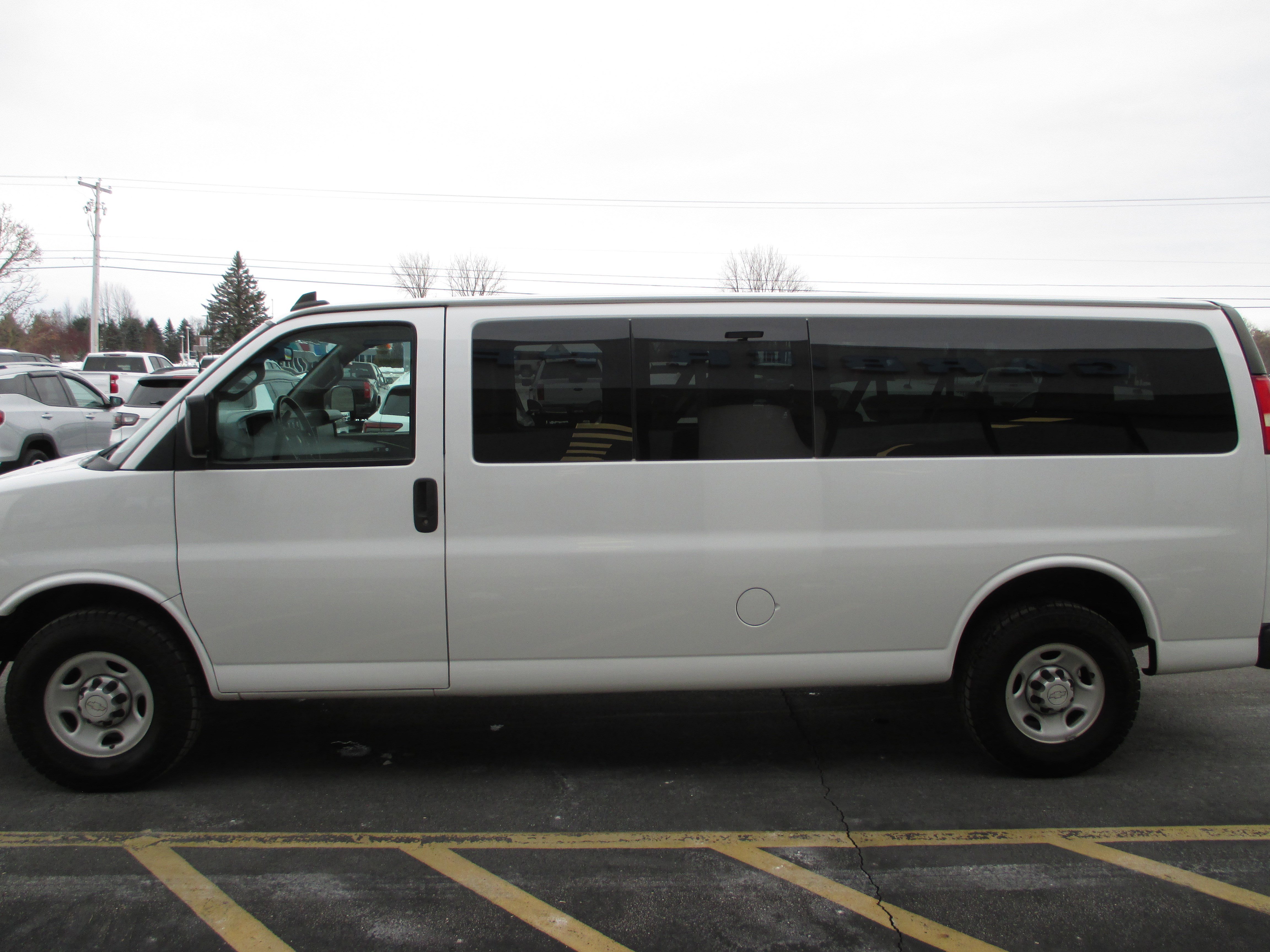 Used 2019 Chevrolet Express 3500 LS image 6