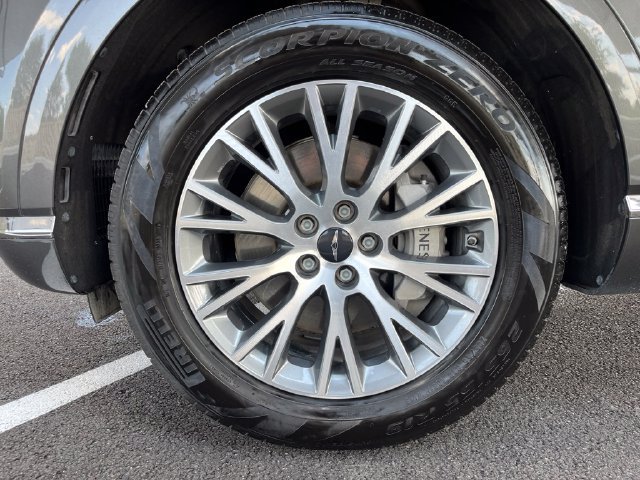 Certified 2025 Genesis GV80 2.5T Standard AWD/4WD image 11