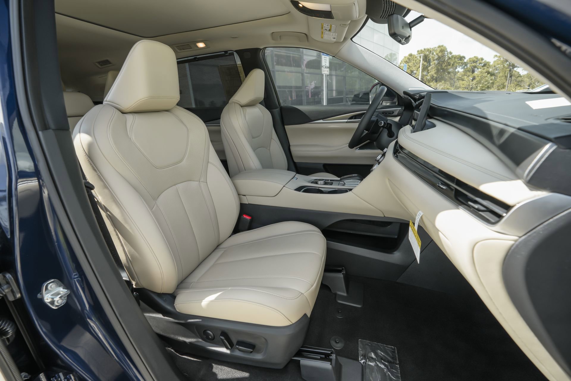 Used 2025 INFINITI QX60 Luxe w/ Vision Package image 38