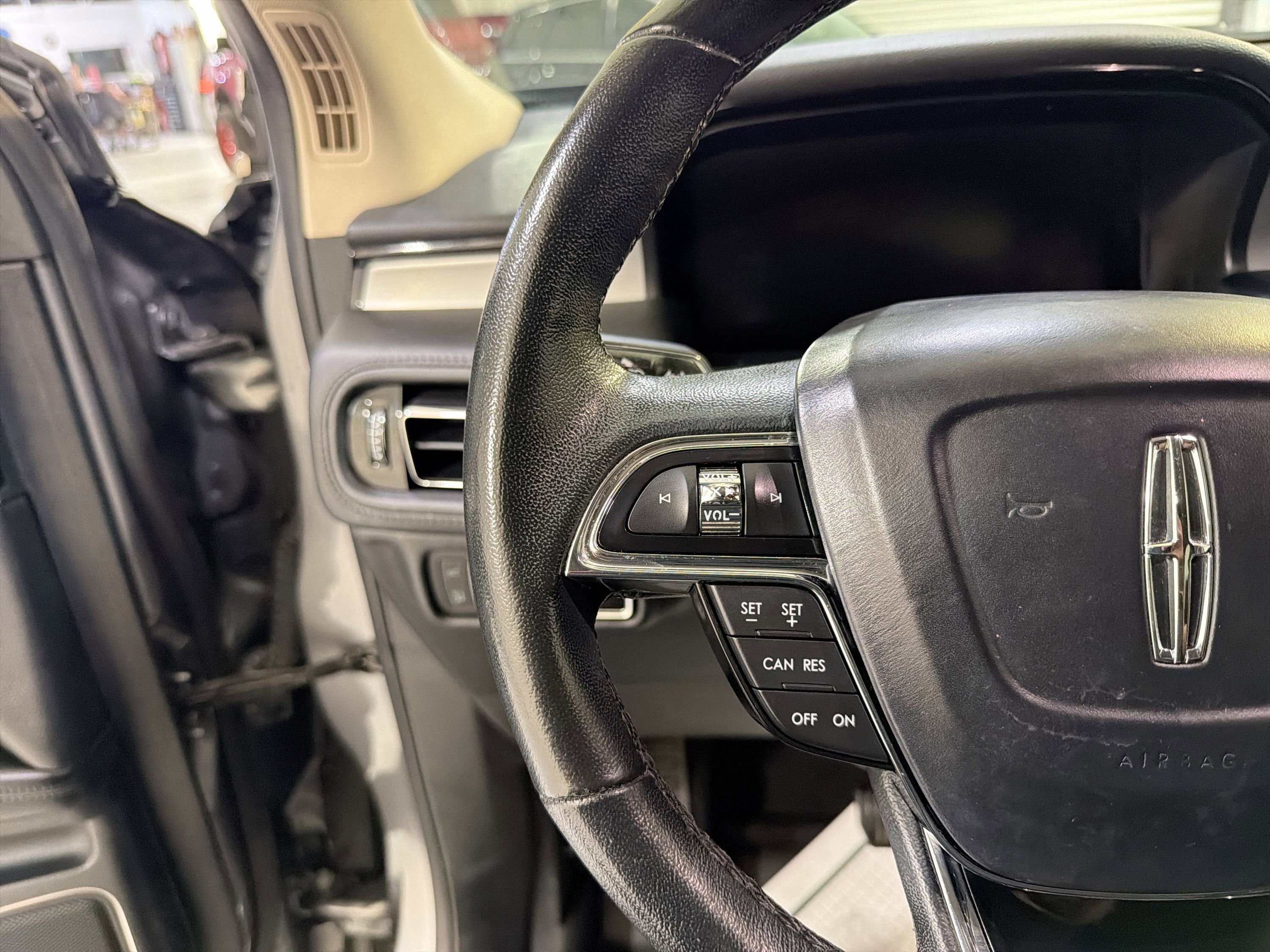 Used 2023 Lincoln Nautilus FWD image 14
