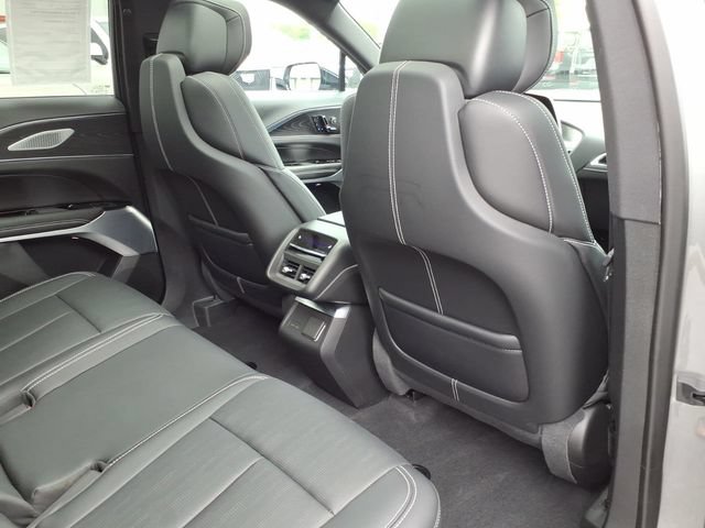 Used 2025 Cadillac Lyriq Luxury w/ LPO, Floor Liner Package AWD/4WD image 21