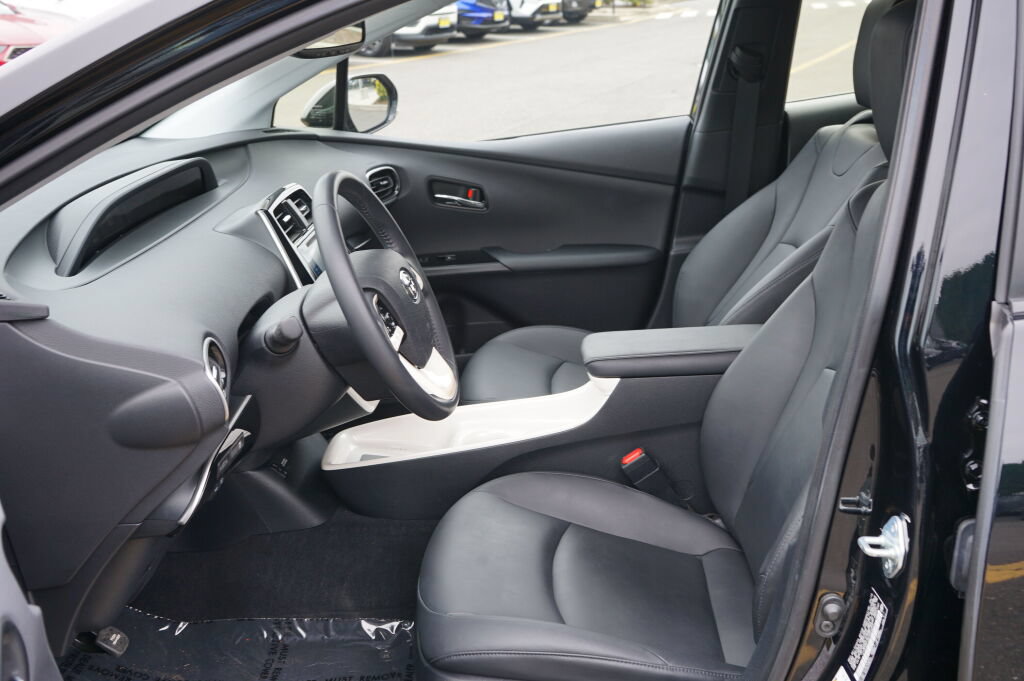 Used 2016 Toyota Prius Four w/ Advanced Technology Package FWD image 17