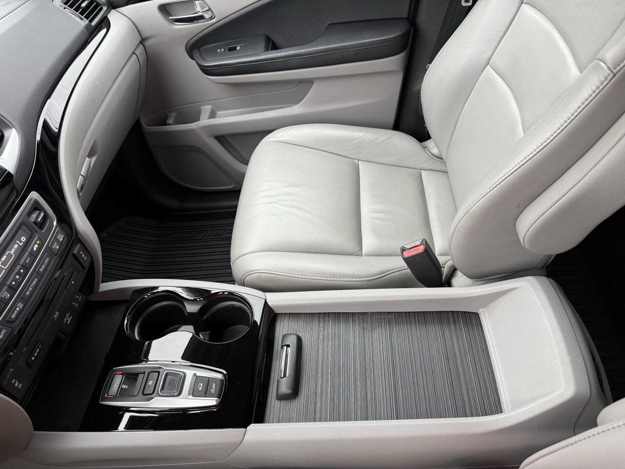 Used 2016 Honda Pilot Touring image 25