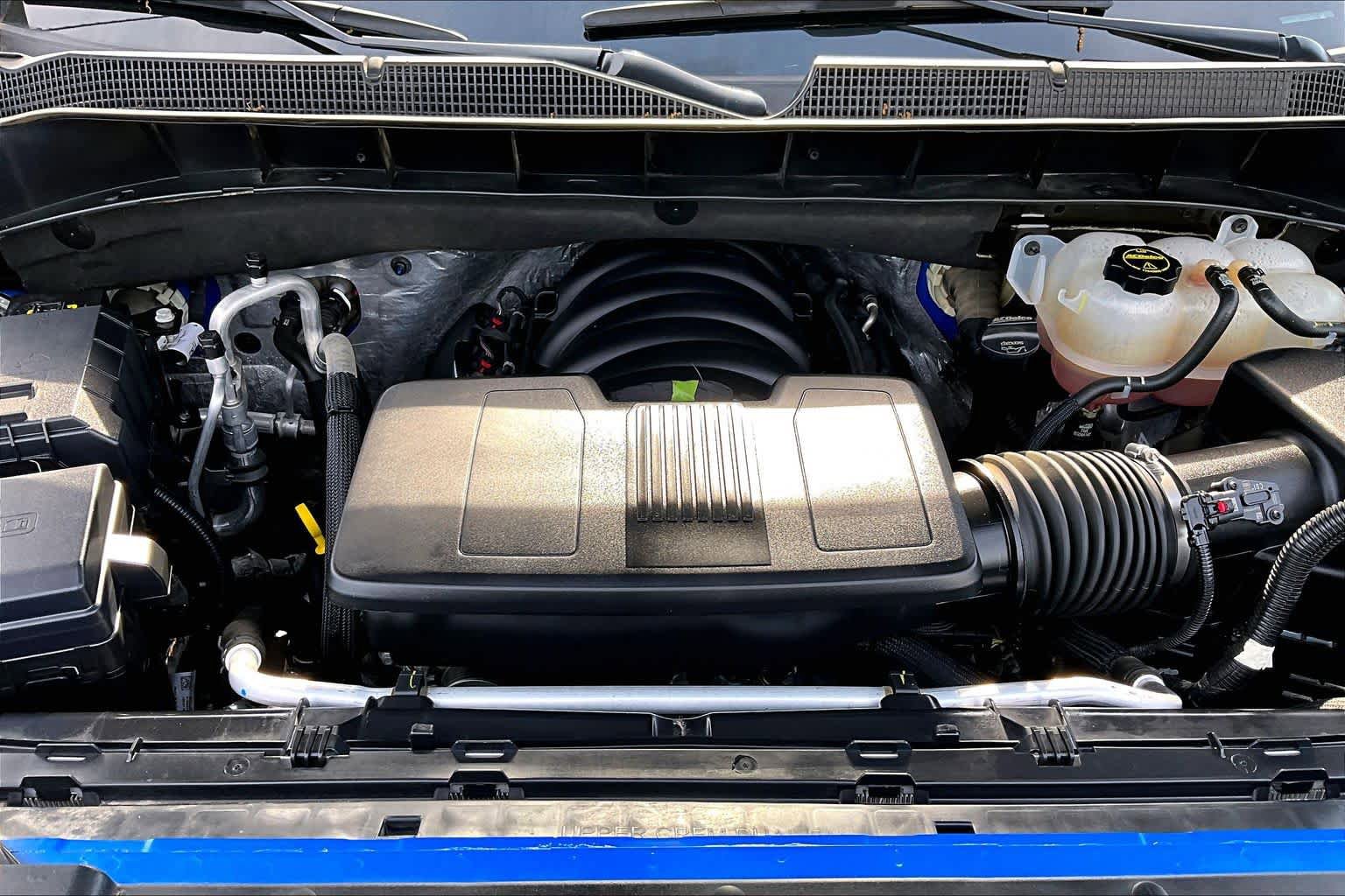 Used 2025 Chevrolet Silverado 1500 LT AWD/4WD image 32