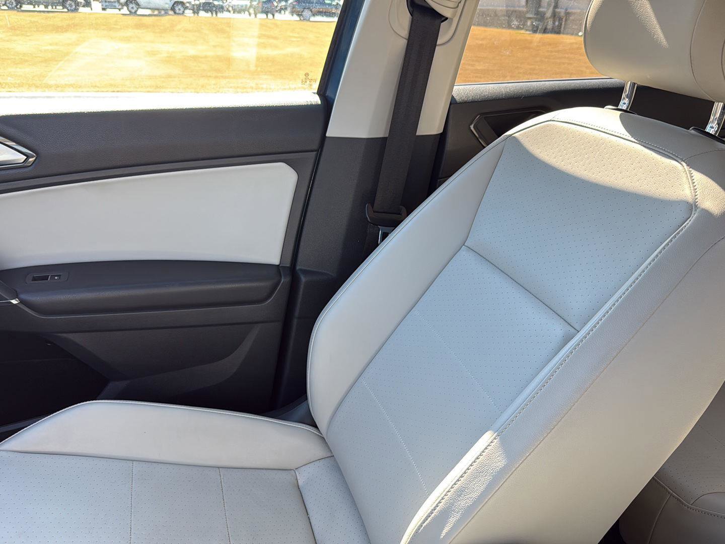 Used 2018 Volkswagen Tiguan SE image 19