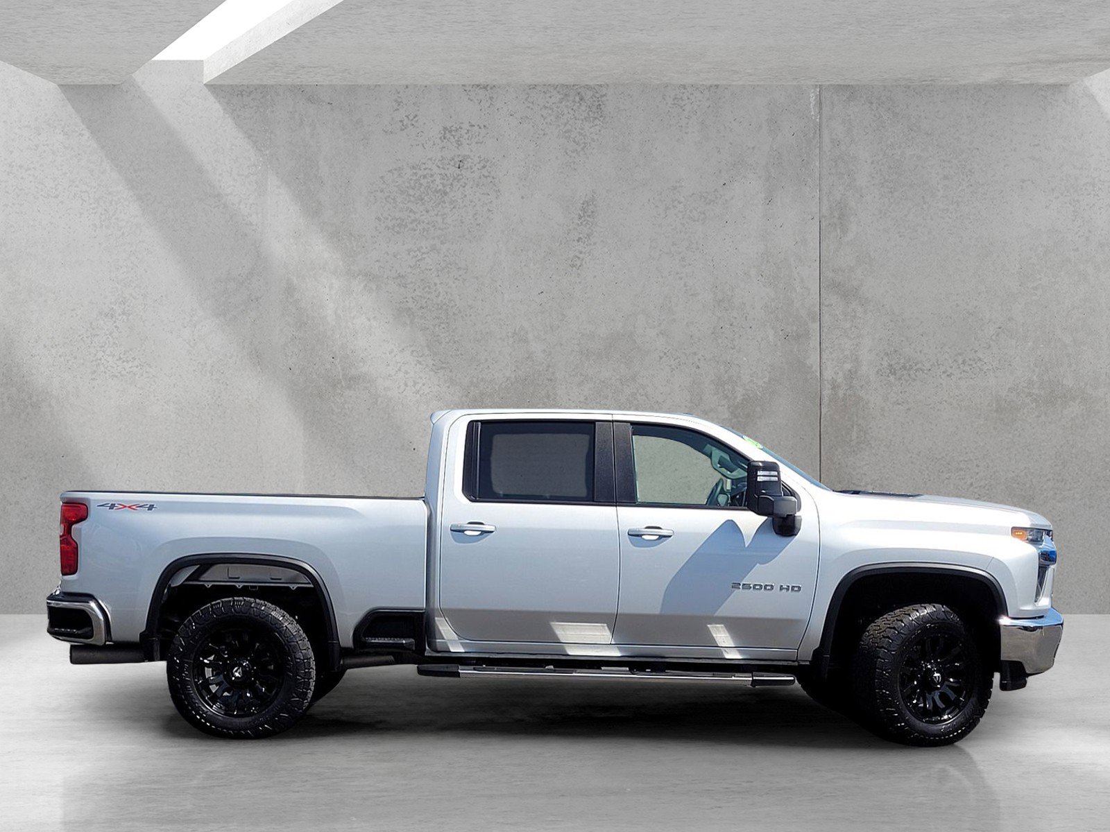 Used 2023 Chevrolet Silverado 2500 LT image 3