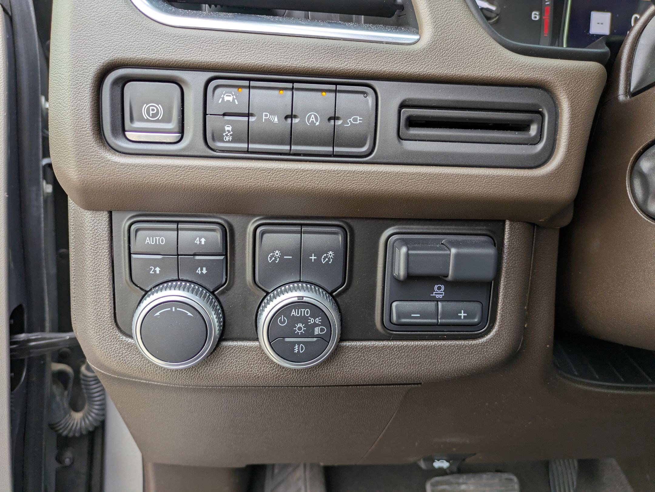 Used 2021 GMC Yukon SLT w/ SLT Luxury Plus Package AWD/4WD image 24