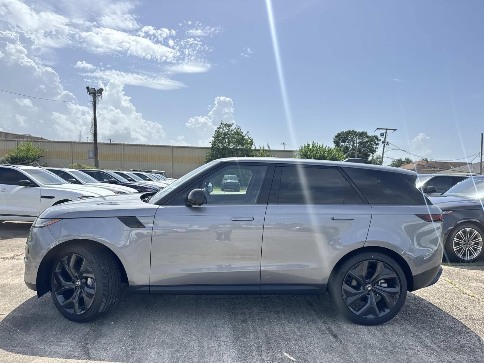 New 2025 Land Rover Range Rover Sport SE AWD/4WD image 15
