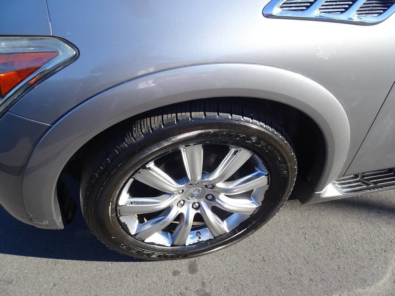 Used 2012 INFINITI QX56 4WD w/ Deluxe Touring Pkg image 9