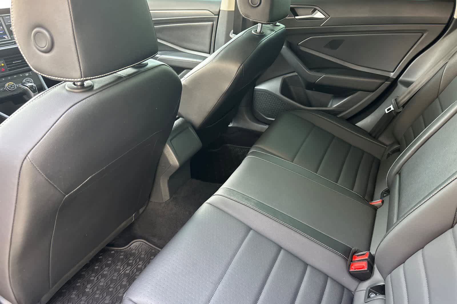 Used 2022 Volkswagen Jetta SE image 11