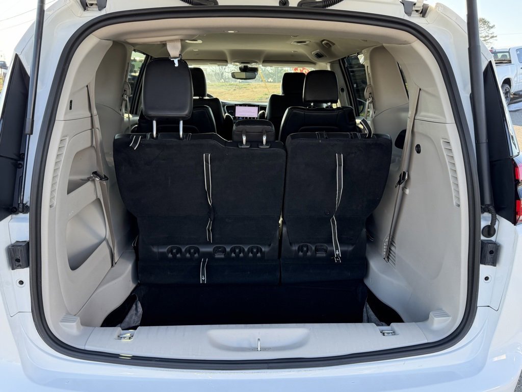 Used 2022 Chrysler Pacifica Touring-L image 5