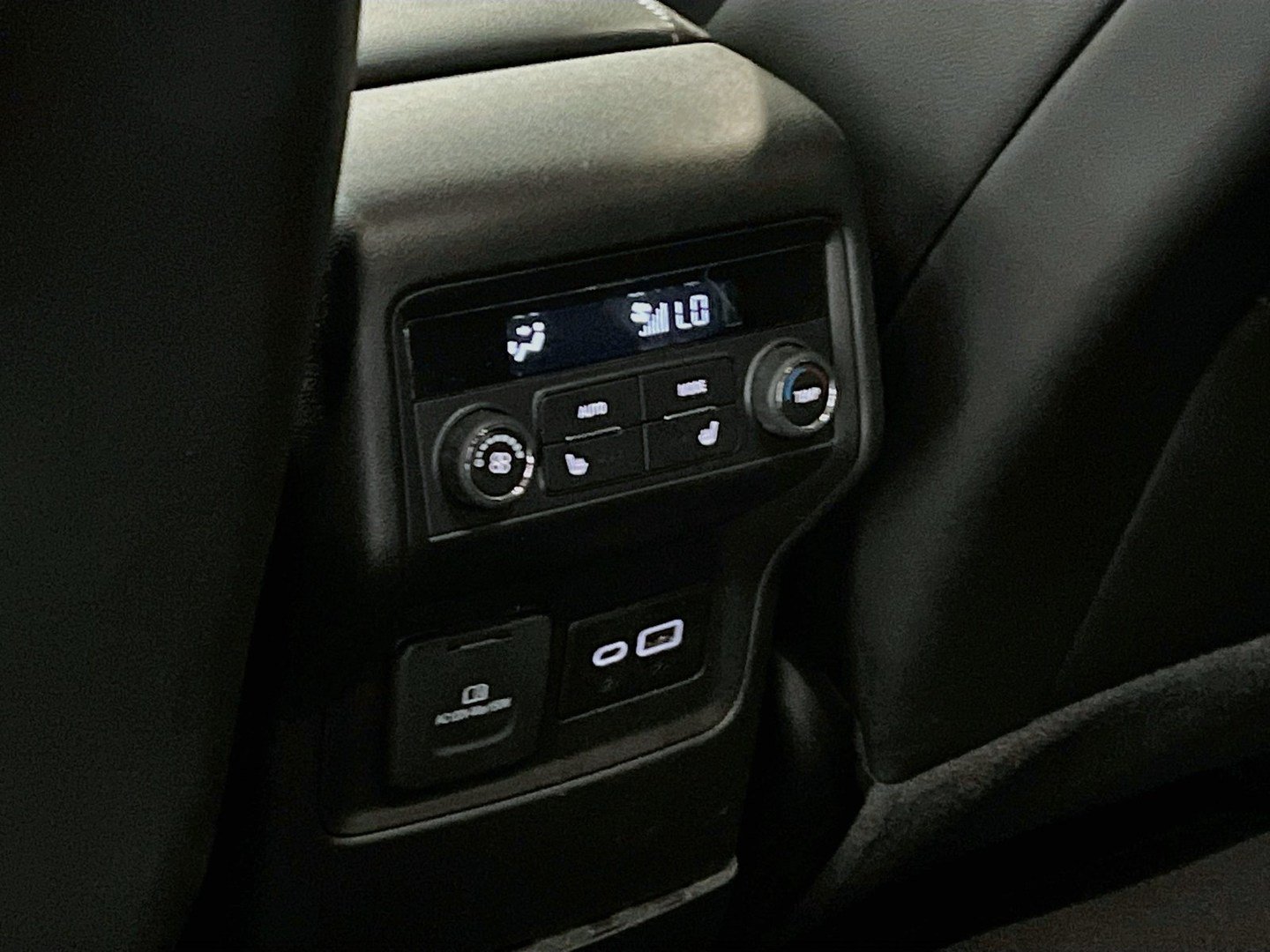 Used 2023 GMC Acadia AT4 w/ Preferred Package AWD/4WD image 26