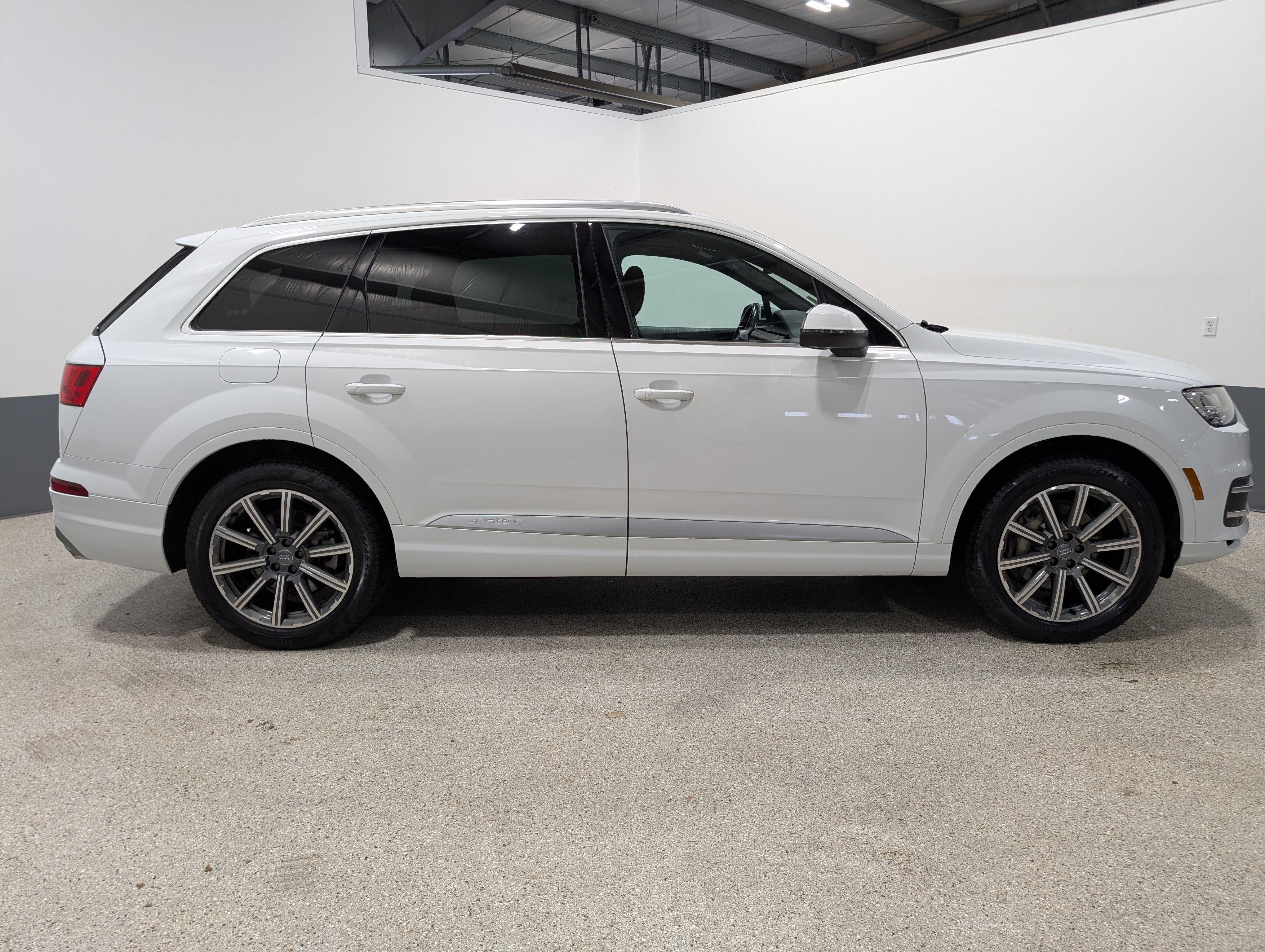 Used 2019 Audi Q7 3.0T Premium Plus w/ Premium Plus Package AWD/4WD image 2