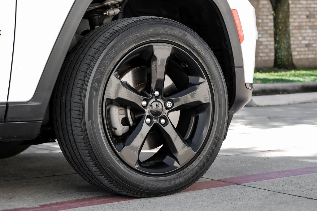 Used 2023 Jeep Grand Cherokee L Laredo image 64