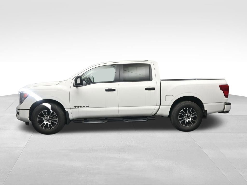 Used 2024 Nissan Titan SV w/ SV Convenience Package image 8