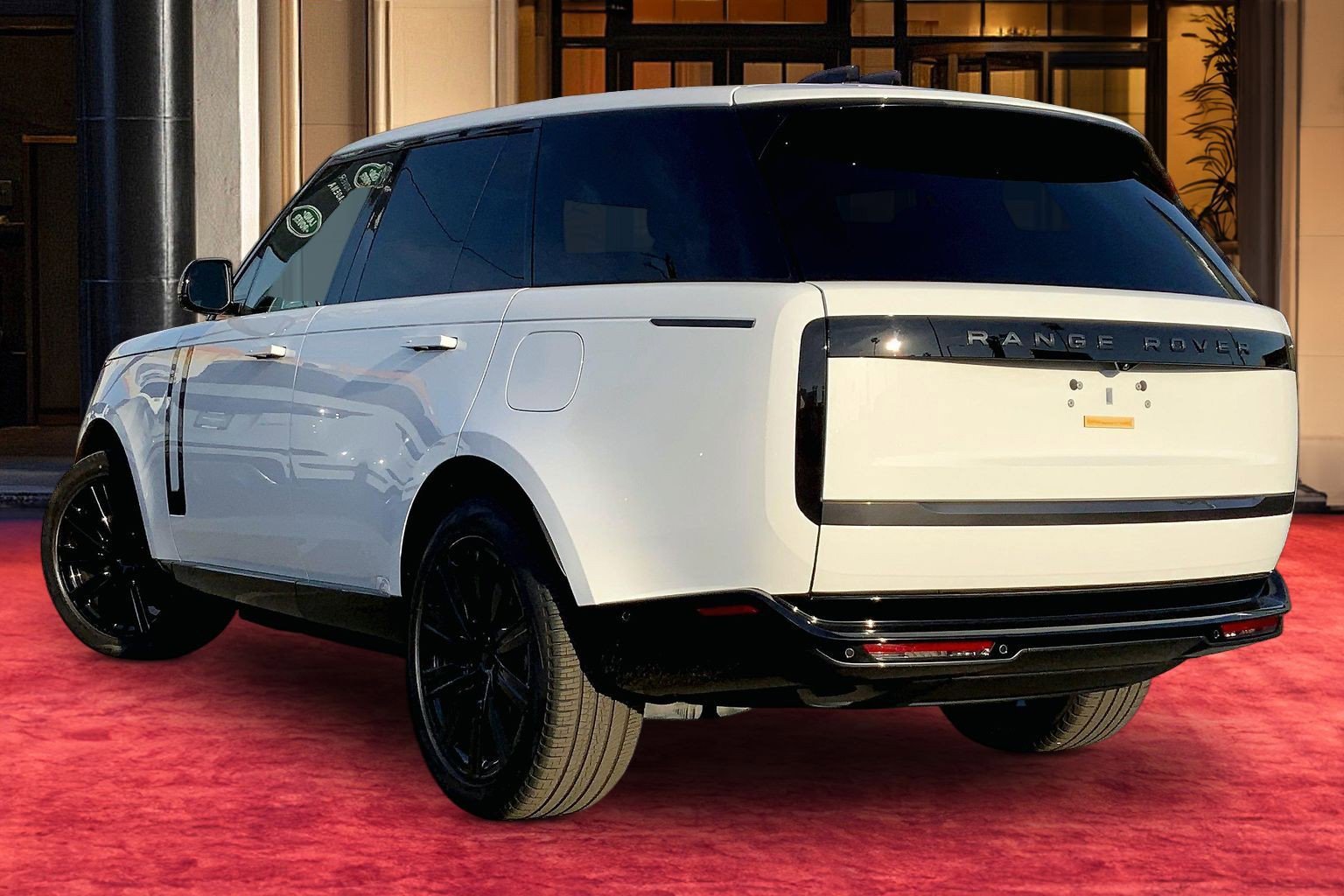 New 2026 Land Rover Range Rover SE image 3