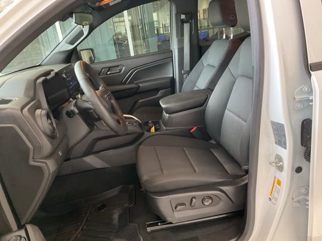 Used 2024 Chevrolet Colorado Trail Boss image 3