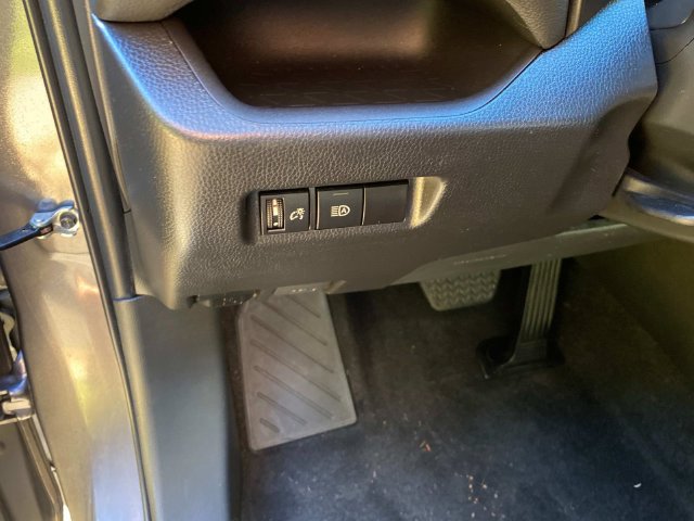 Used 2022 Toyota RAV4 LE FWD image 15