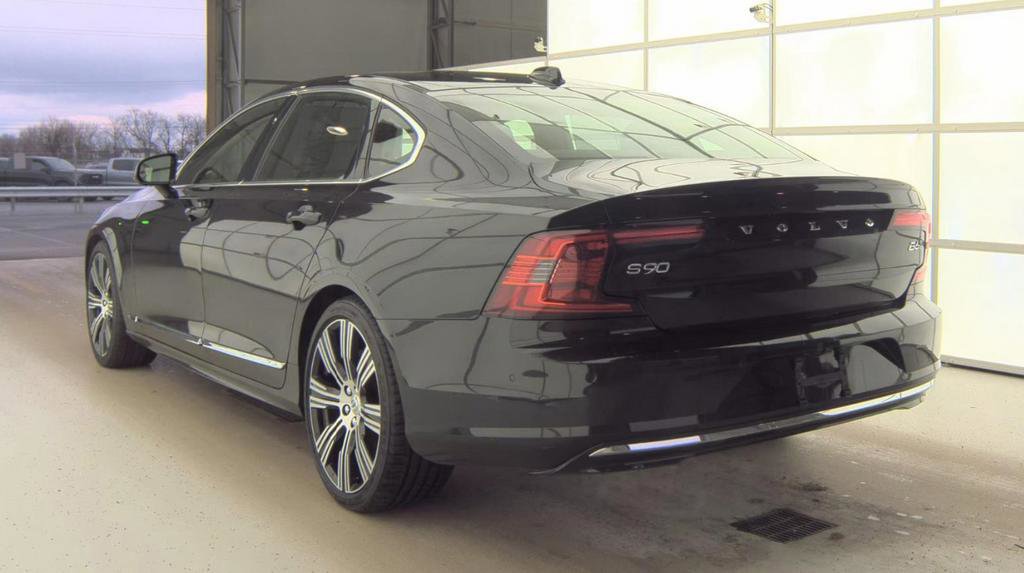Used 2025 Volvo S90 B6 Plus image 4