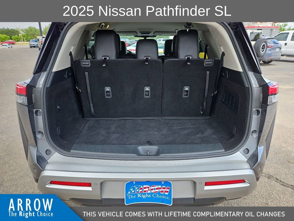 Used 2025 Nissan Pathfinder SL AWD/4WD image 18