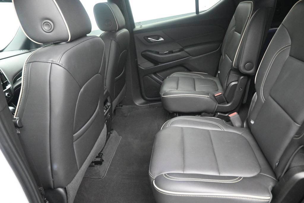 Used 2023 Chevrolet Traverse Premier FWD image 14