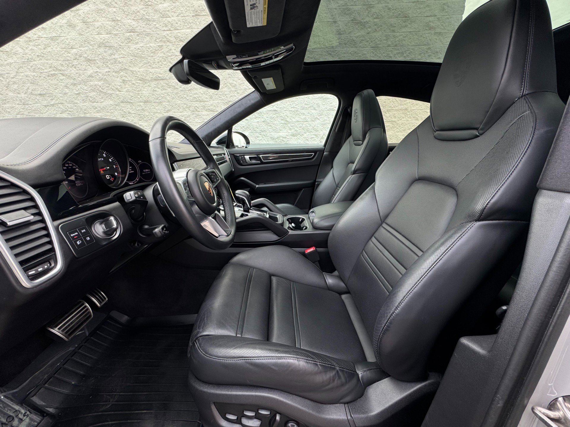 Used 2022 Porsche Cayenne GTS image 9