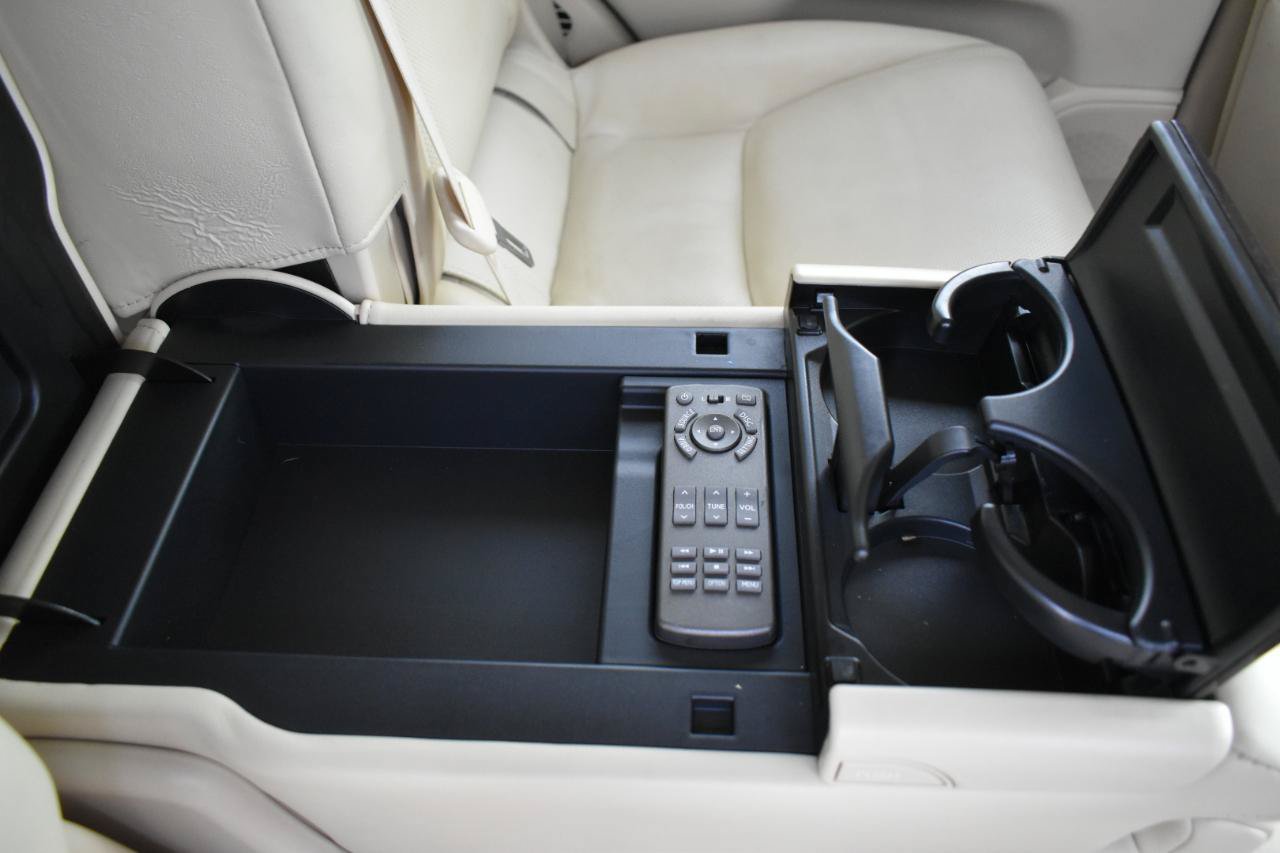Used 2013 Lexus LX 570 4WD w/ Luxury Pkg image 33